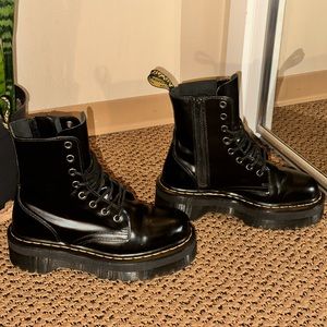 DOC MARTEN’s JADON BOOT SMOOTH LEATHER PLATFORMS
